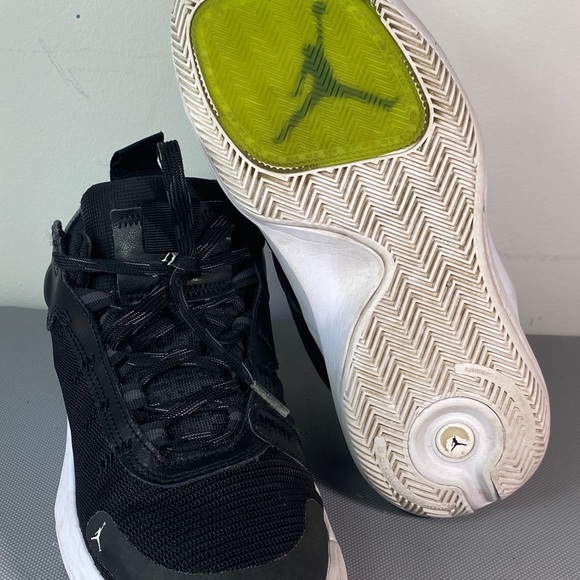 Jordan Flight Systems 2020 Black/White-Electric Green BQ3451-001 Size 6.5Y - Picture 6 of 8